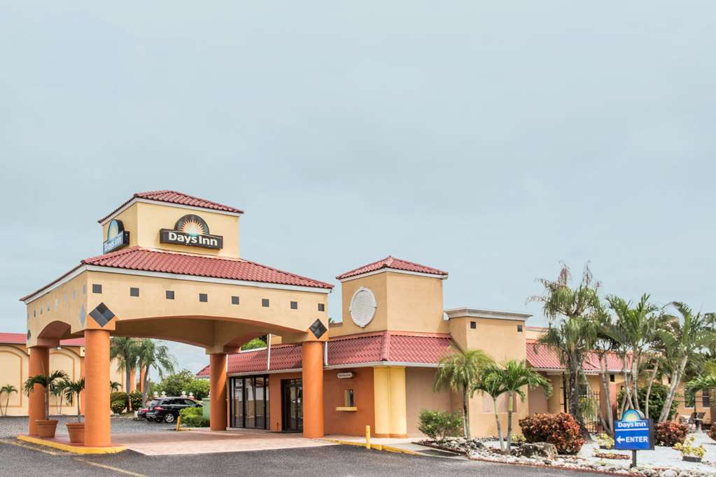 Days Inn by Wyndham Fort Myers in Fort Myers, United States