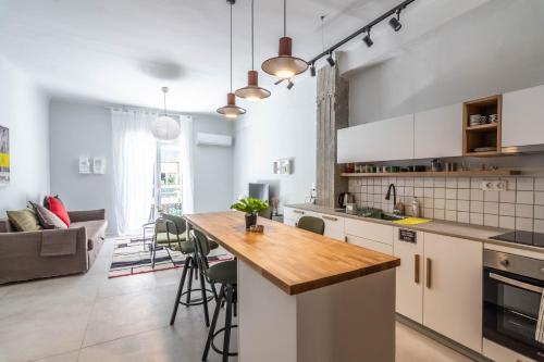 Aris Central Athens — 4-Star Luxury Hotel in Athens, Greece