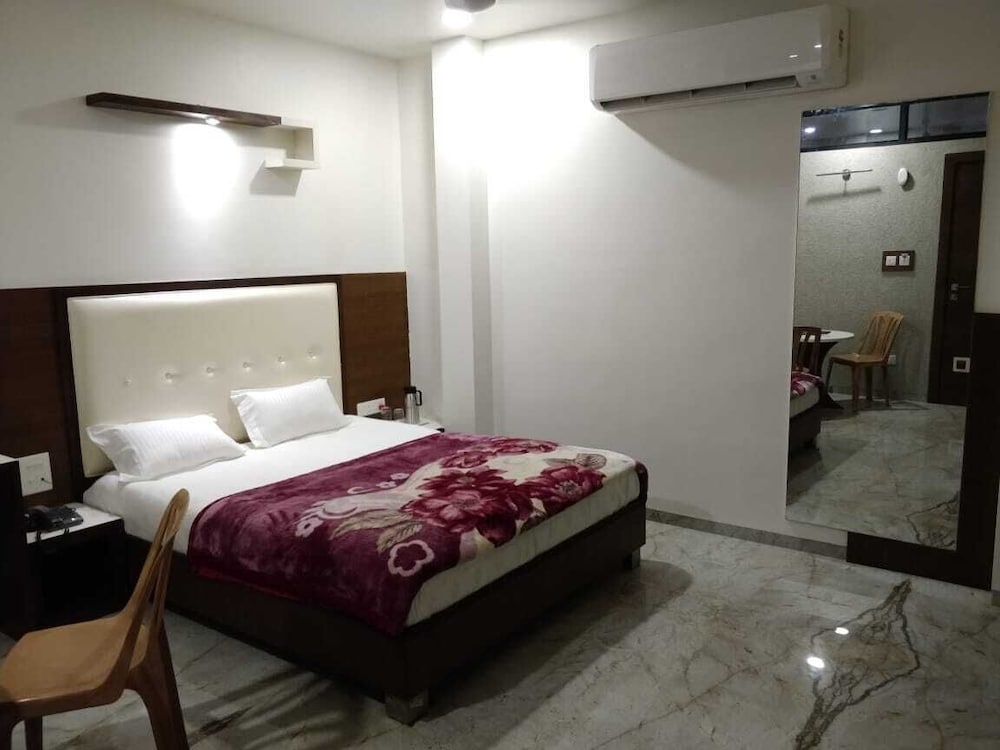 Hotel Geetanjali in Sohagpur, India