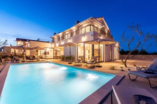 Villa Galla Heated pool Sea view Jaccuzzi Modern design — 5-Star Luxury Hotel in Vodice, Croatia