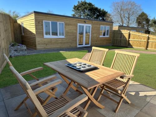 Citrus Chalet — 4-Star Luxury Hotel in Redruth, United Kingdom
