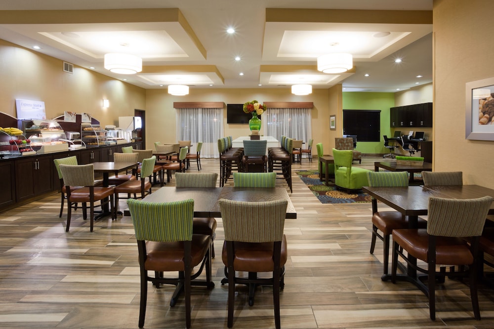 Holiday Inn Express & Suites Davenport by IHG - photo 29