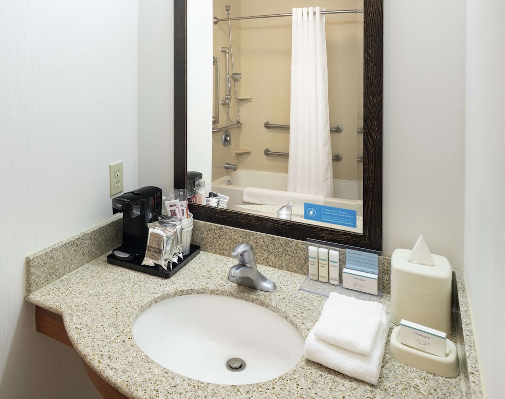 Hampton Inn & Suites Clovis Airport North - photo 14