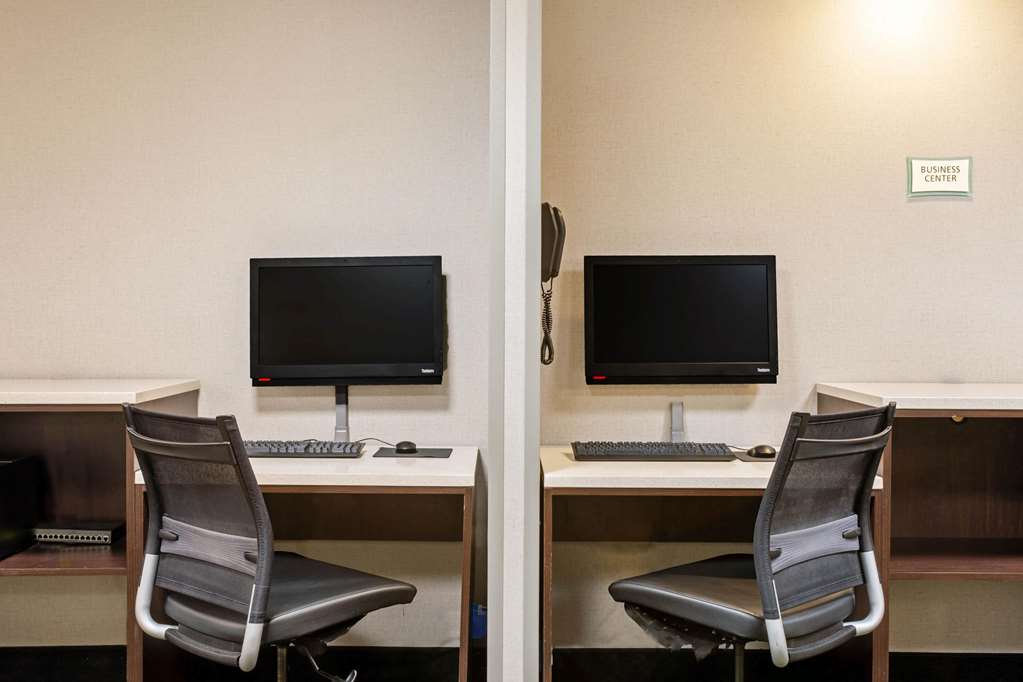 La Quinta Inn & Suites by Wyndham Boston Andover - photo 31