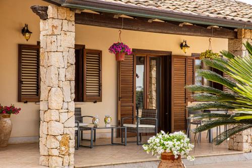 Exclusive Palm House Near the Beach — 4-Star Luxury Hotel in Alcamo, Italy