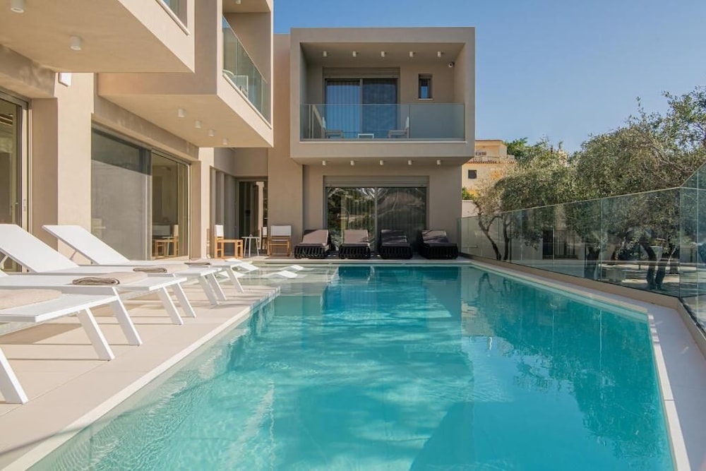 Edem Beachfront Luxury Villa — 5-Star Luxury Hotel in Agios Nikolaos, Greece