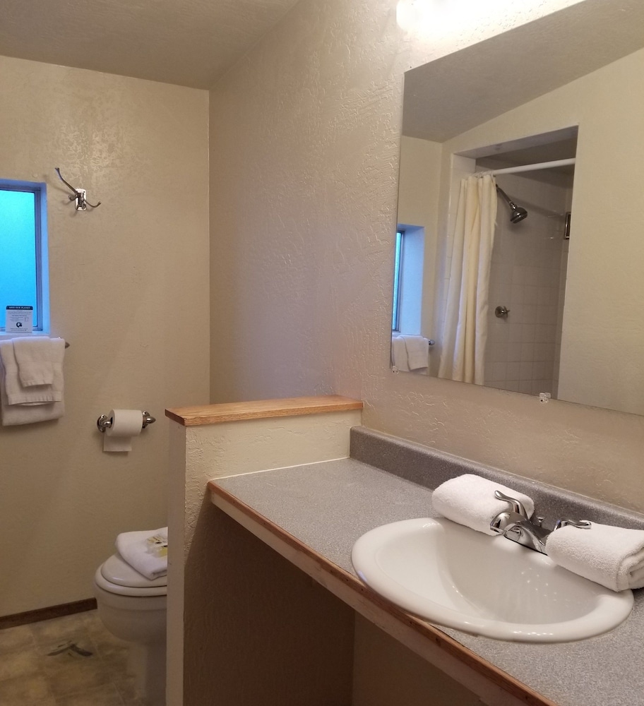 Bigfoot Motel - photo 16