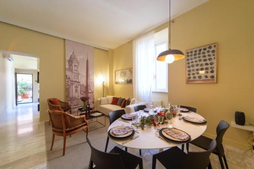 Trevi My Charming Holiday Home at Trevi Fountain — 4-Star Luxury Hotel in Rome, Italy