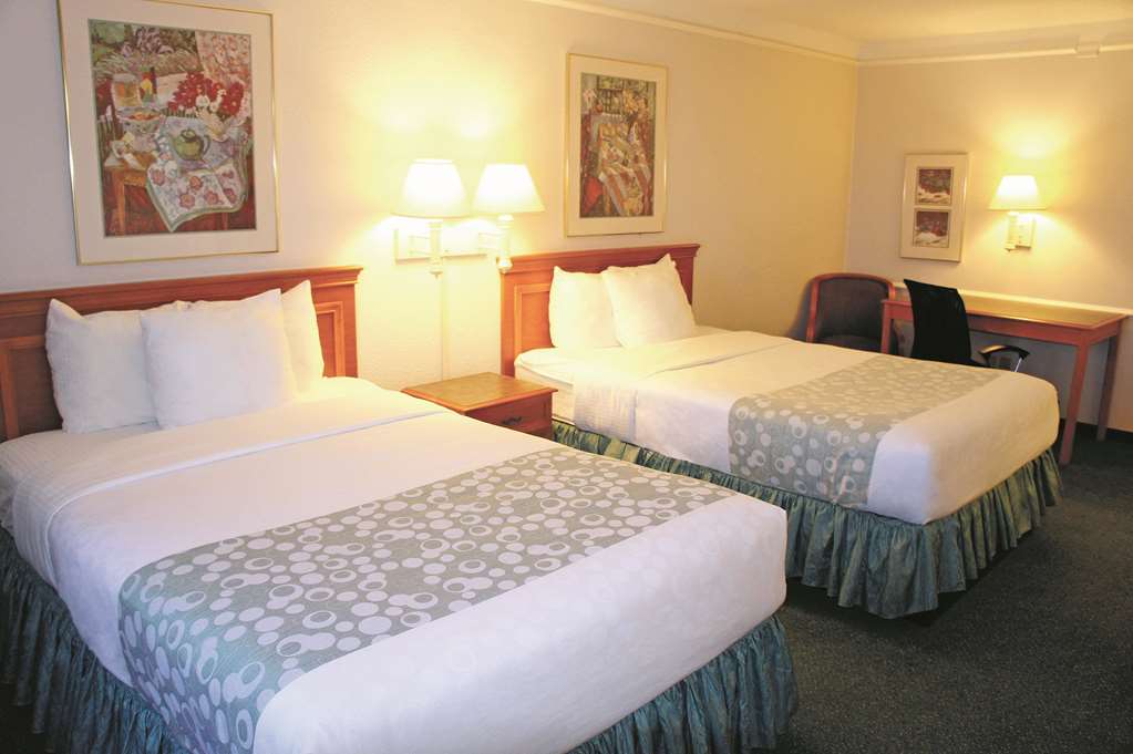 La Quinta Inn by Wyndham Kansas City Lenexa - photo 17