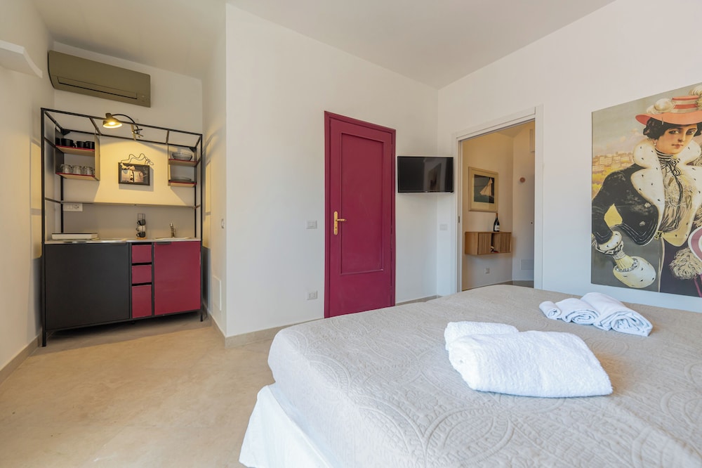 Molo Angioino Suites — 4-Star Luxury Hotel in Naples, Italy