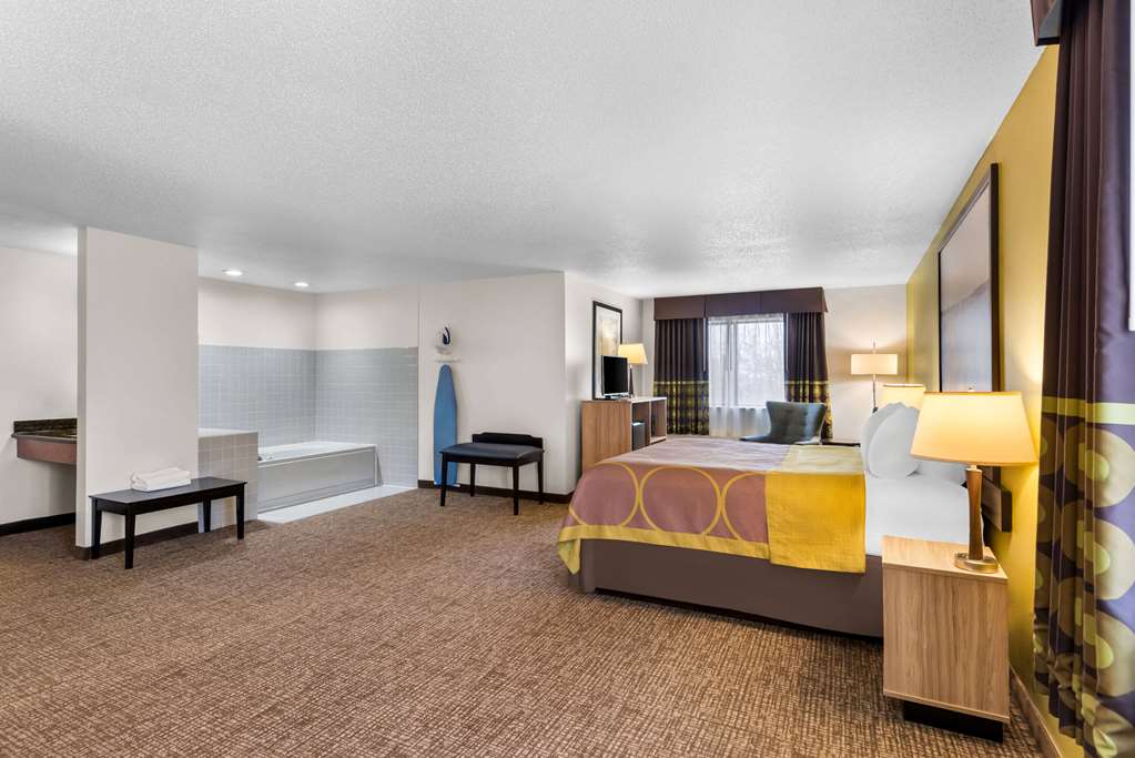 Super 8 by Wyndham Oelwein - photo 30