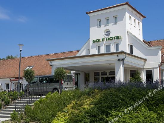 Old Lake Golf Hotel — Tata — photo 5