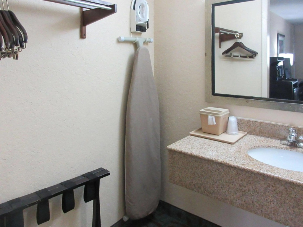 Travelodge by Wyndham Harriman - photo 25