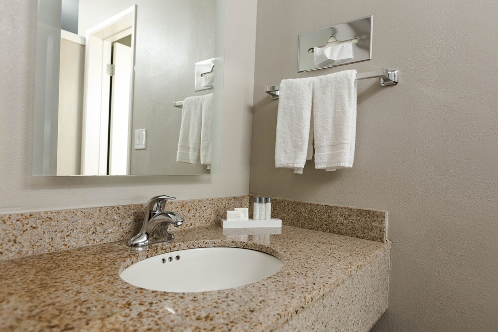 Vagabond Inn Oxnard - photo 14