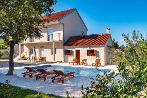 MY DALMATIA Holiday home Zara with private swimming pool — 4-Star Luxury Hotel in Stankovci, Croatia