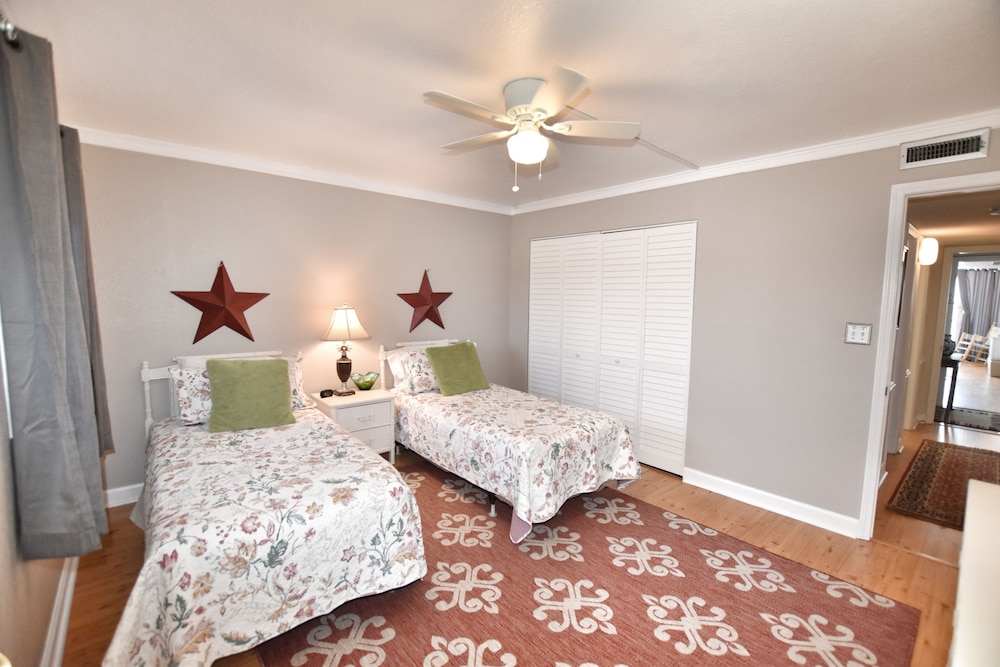 0401 Waters Edge Resort 3 Bedroom Condo by RedAwning - photo 14