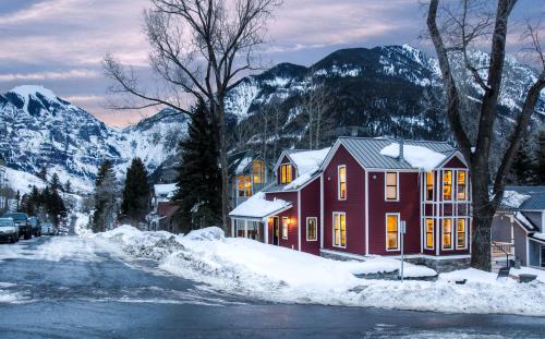 Luxury At Miles High With 2 Free Ski Passes — Telluride