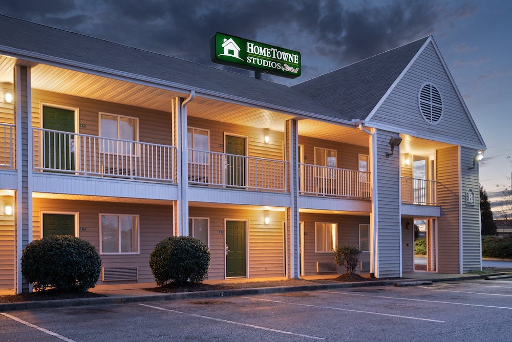 HomeTowne Studios by Red Roof Spartanburg Asheville Highway - photo 17