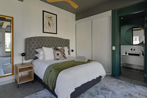 Ira Luxury Apt with City & Mountain Views — 4-Star Luxury Hotel in Cape Town, South Africa