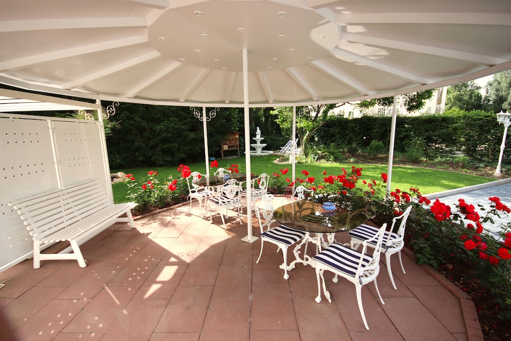Appartements Biedermeier — 4-Star Luxury Hotel in Unterkrozingen, Germany