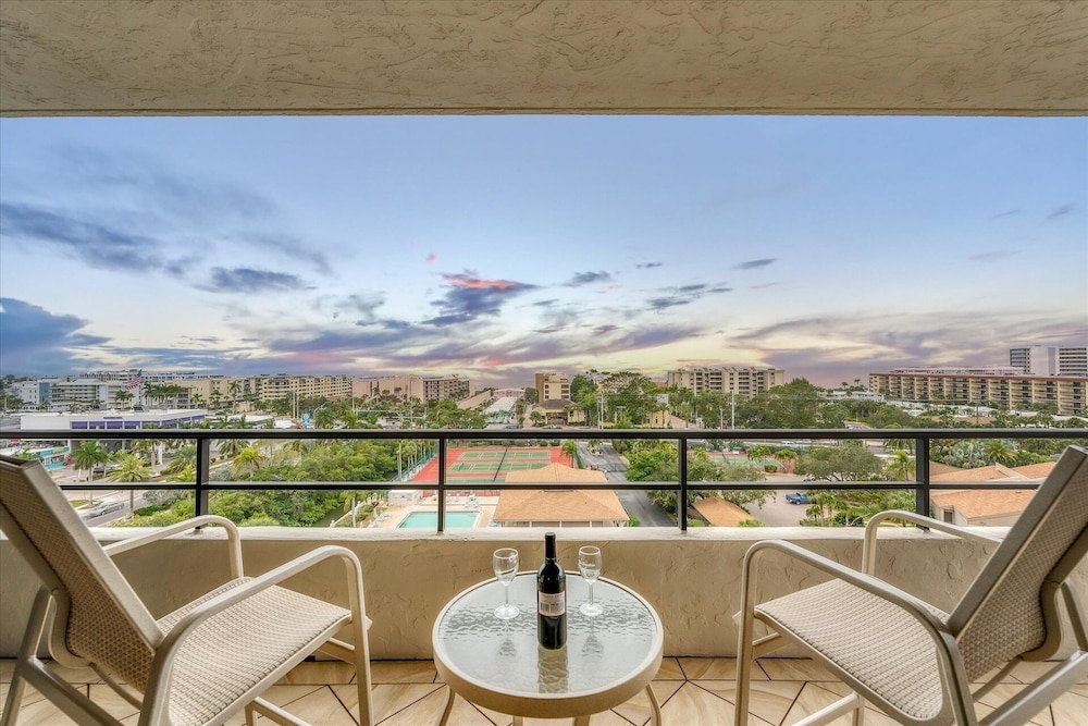 Anchorage Resort 9th Floor 2 Bedroom Condo with Balcony Gulf View Pool Beach 2 Condo in Siesta Key, United States