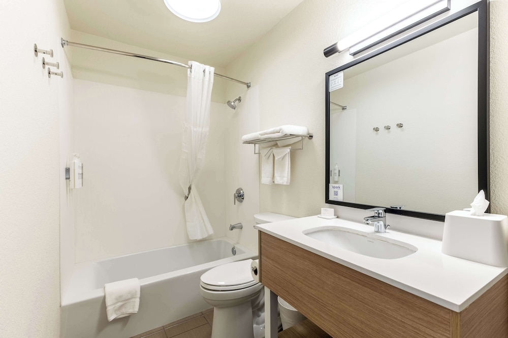 Spark by Hilton Glendale Phoenix North - photo 36