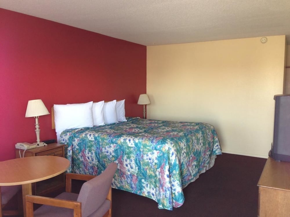 Super 7 Inn Siloam Springs - photo 3