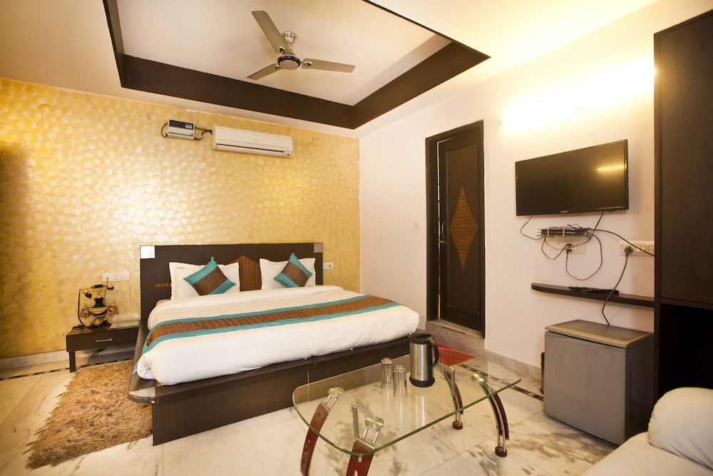 Ananda Hotel — Karol Bagh