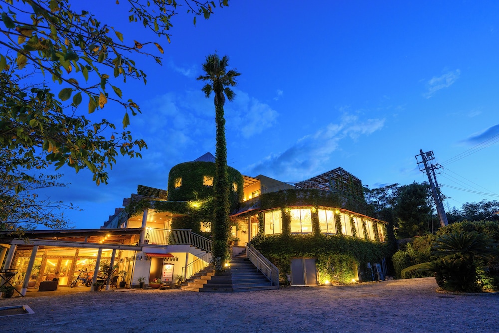 Resort Hotel Moanacoast - carbon neutral hotel in Naruto