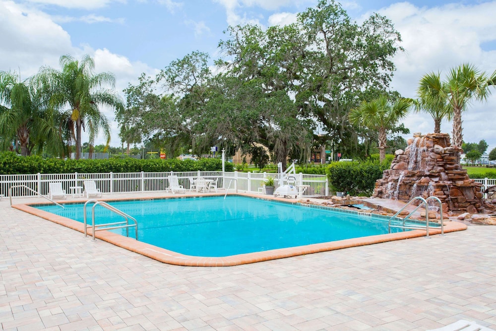 Days Inn by Wyndham Brooksville Dade City - photo 18
