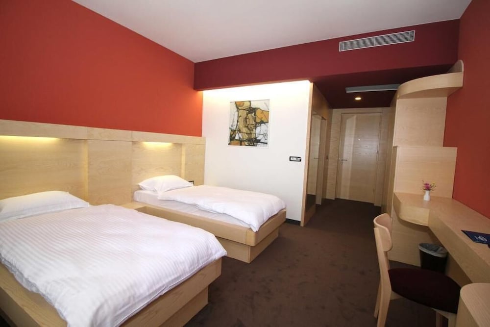 Hotel International Prishtina and Spa Prishtina — Prishtina — photo 2