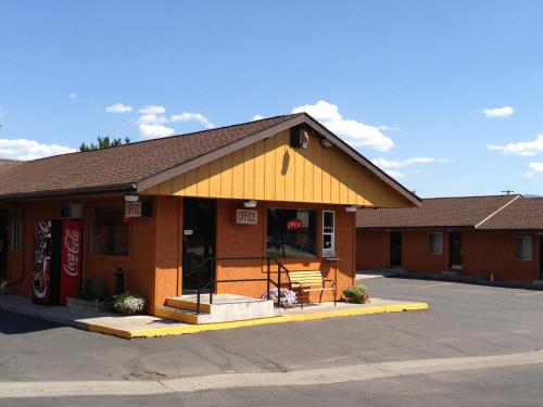 Travelers Inn Motel - photo 2