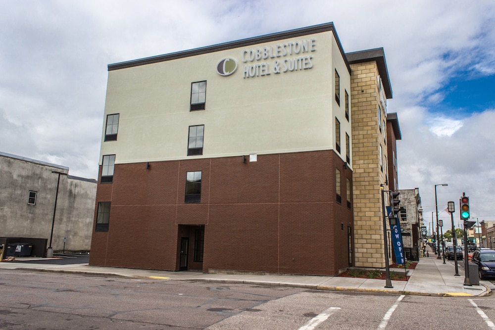 Cobblestone Hotel & Suites Chippewa Falls - photo 75