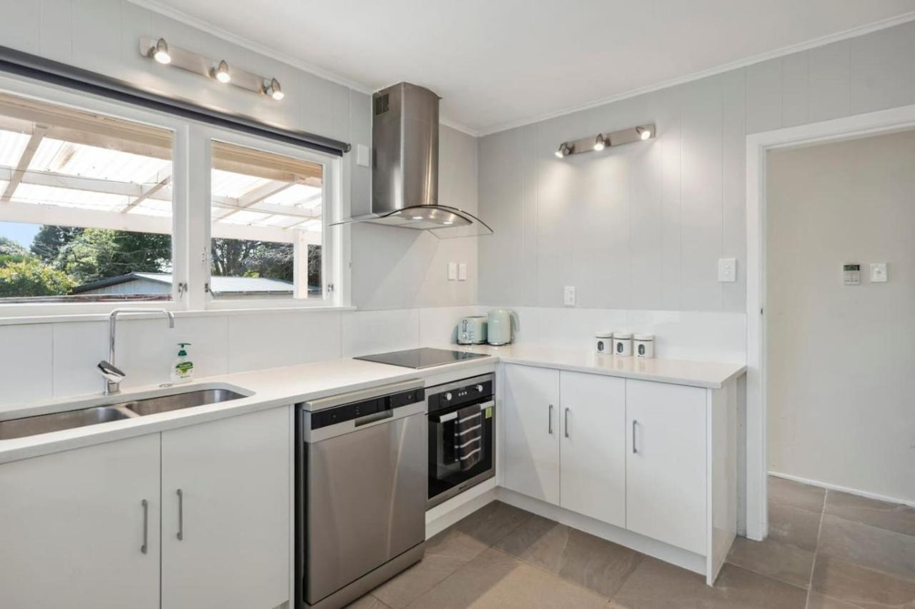 5 Huia street Holiday House — 4-Star Luxury Hotel in Rotorua, New Zealand