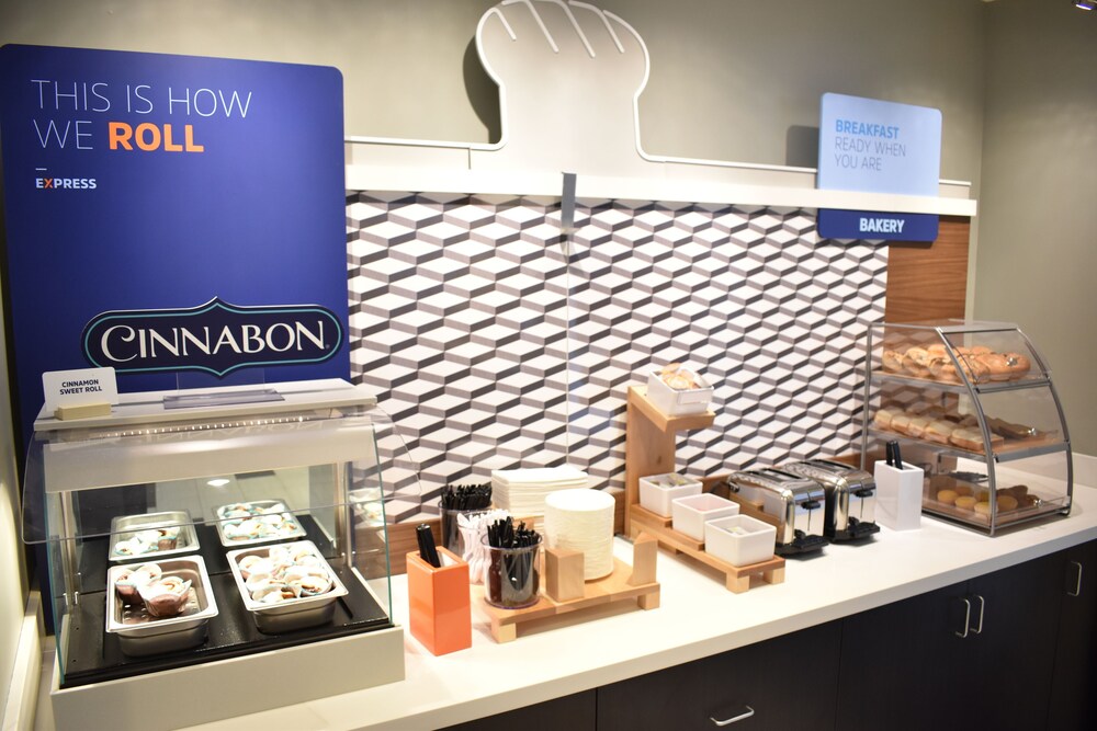 Holiday Inn Express & Suites Boston South Randolph by IHG - photo 38