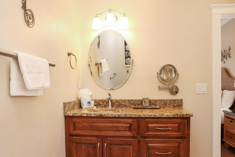 Farr Away Living in Port Saint Joe, United States