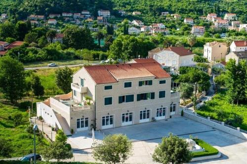 Apartments Azzurro One Bedroom Apartment with Terrace and Hot Tub