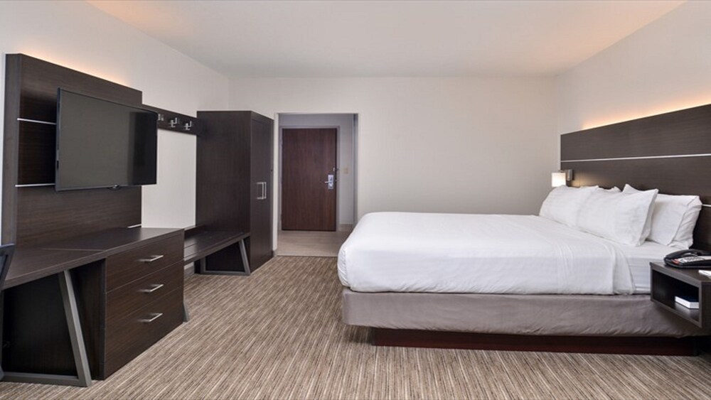 Holiday Inn Express & Suites Parkersburg East by IHG - photo 7
