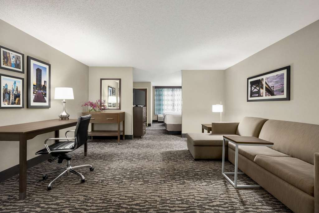 La Quinta Inn & Suites by Wyndham Newark Elkton - photo 27