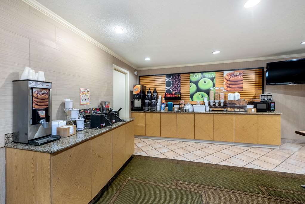 La Quinta Inn & Suites by Wyndham Mansfield OH - photo 45