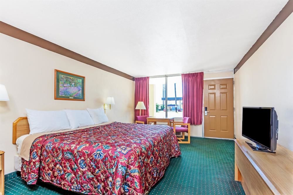 Days Inn by Wyndham McDonough - photo 7