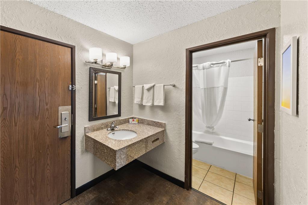 Days Inn by Wyndham Winona - photo 22