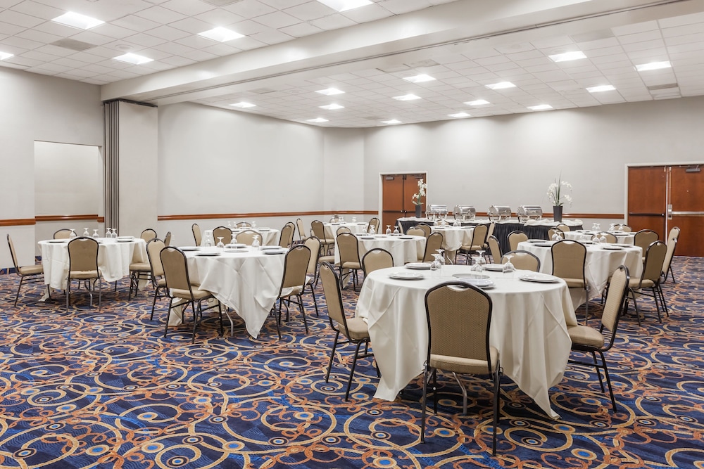 Ramada by Wyndham San Diego National City - photo 58