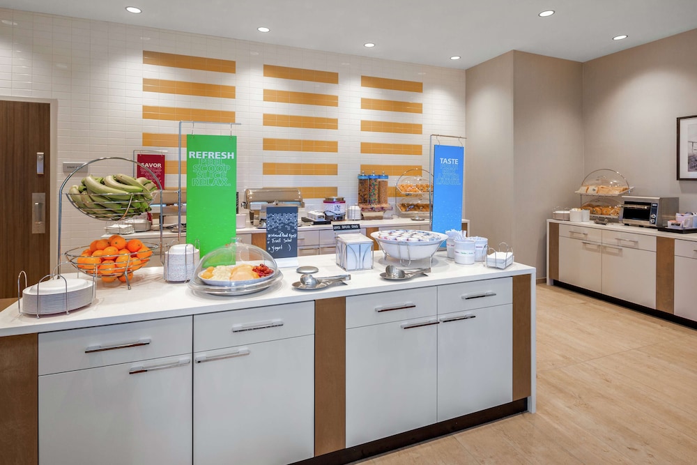 Hampton Inn & Suites San Diego Airport Liberty Station - photo 50