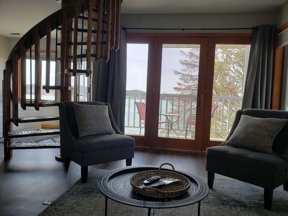 Snug Harbor Inn - photo 58
