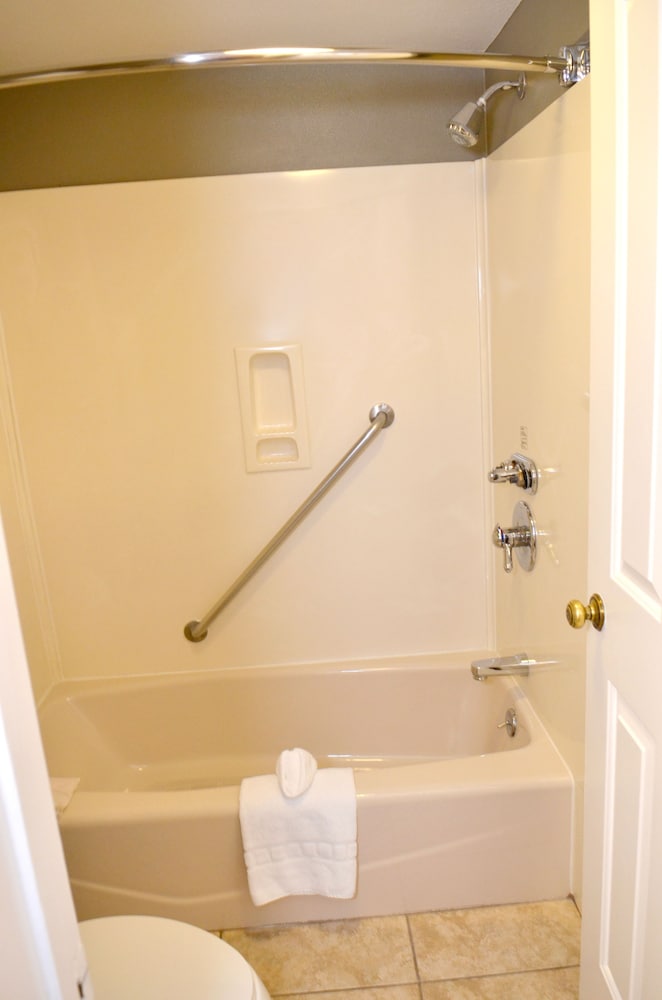 Dynasty Suites Hotel Riverside - photo 35