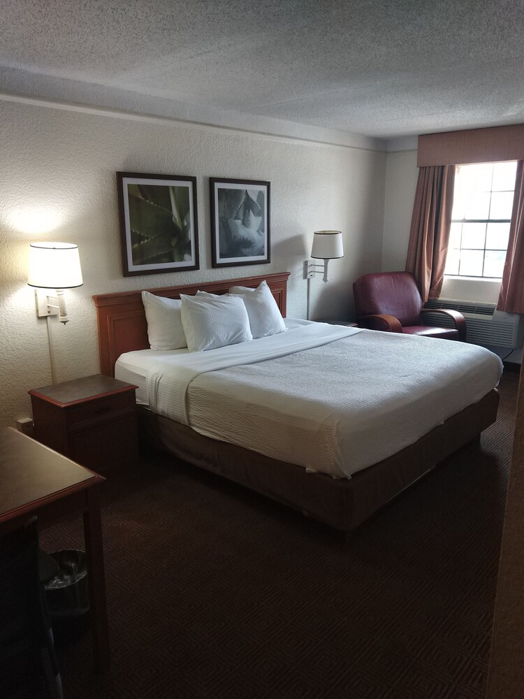 Travelodge by Wyndham Mobile - photo 17