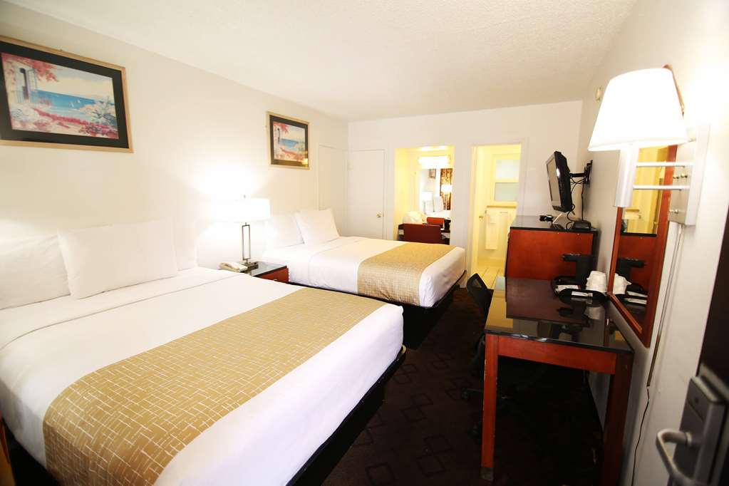 Travelodge by Wyndham Burbank Glendale - photo 14
