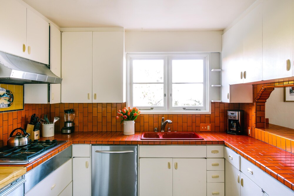 Frida by AvantStay Sleeps 16 Prvt Estate w Tennis Ct & Mins to Beach - photo 13