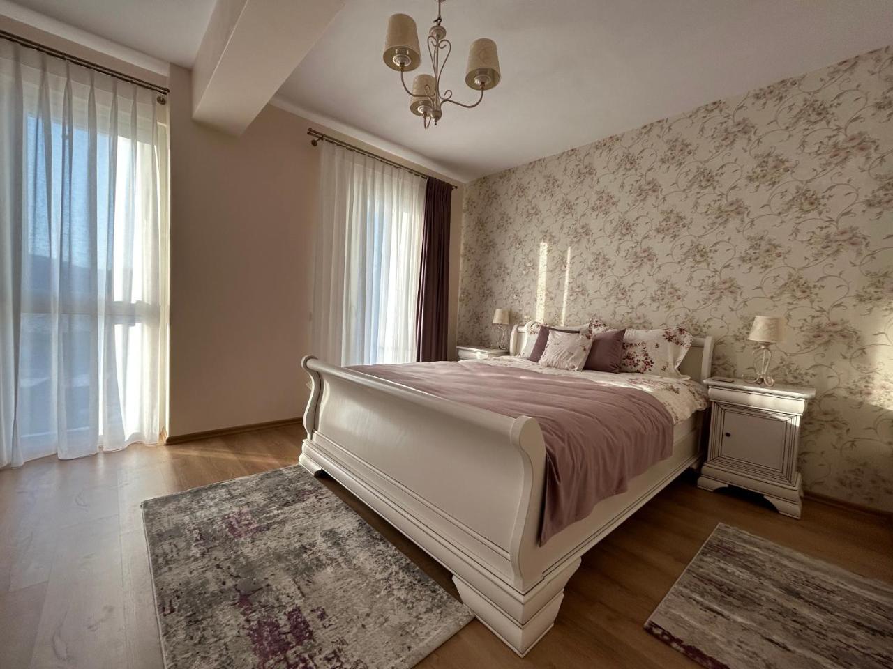 Apartament Rose — 4-Star Luxury Hotel in Gura Humorului, Romania